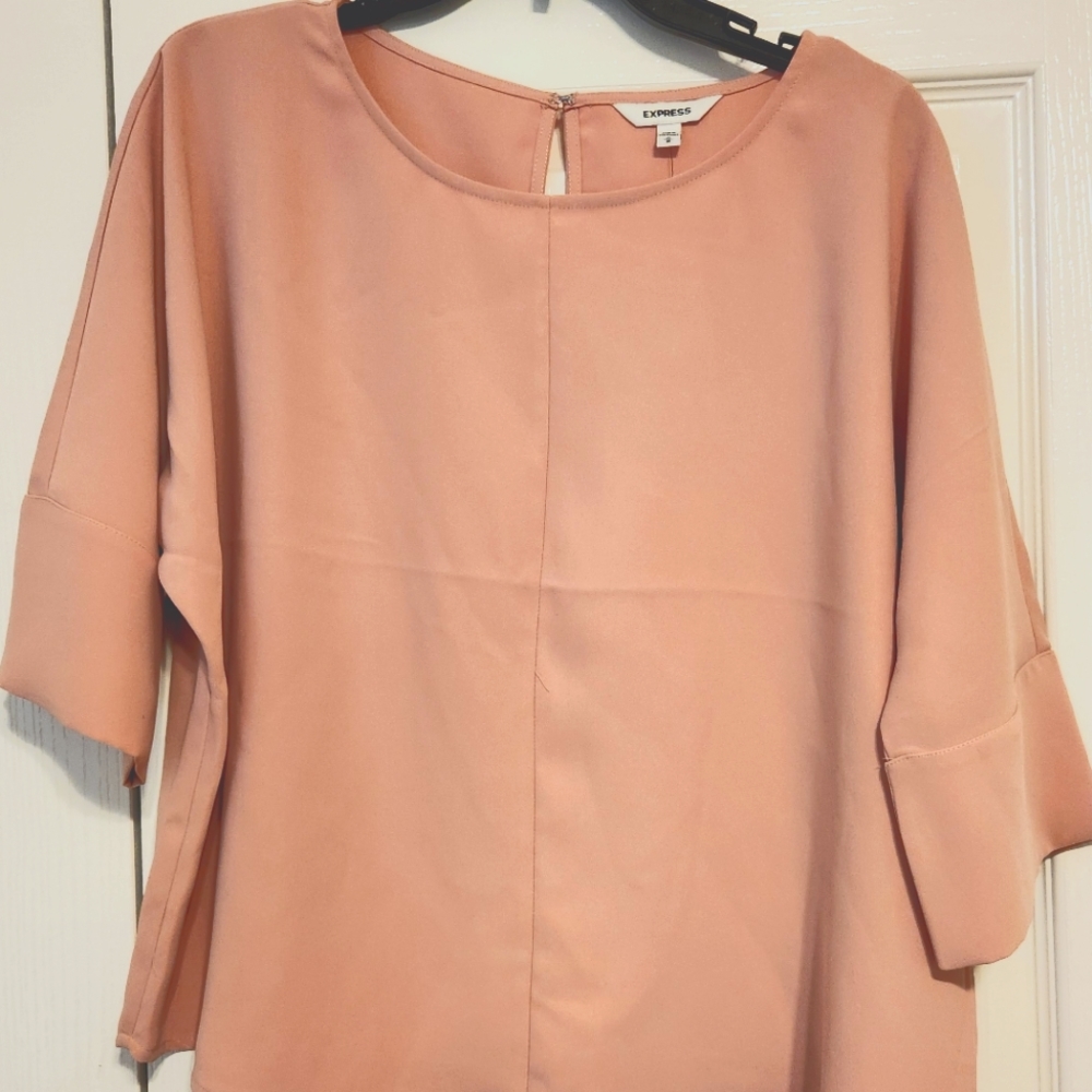 Express nwt pink top